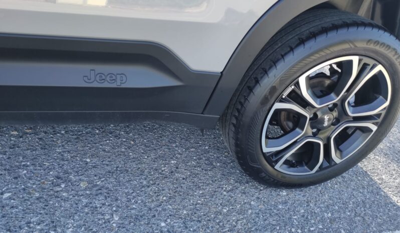Jeep Avenger Summit pieno