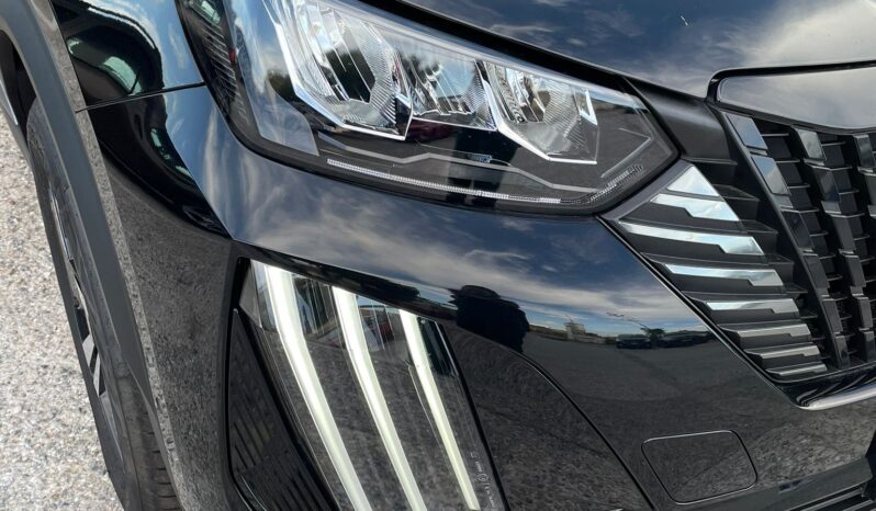 Peugeot 2008 1.2 Hybrid Allure pieno