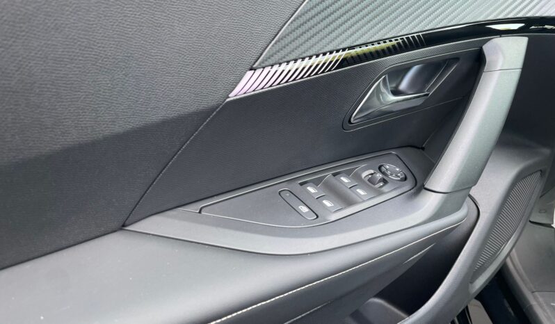 Peugeot 2008 1.2 Hybrid Allure pieno