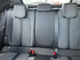 Peugeot 2008 1.2 Hybrid Allure pieno