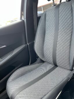 Peugeot 2008 1.2 Hybrid Allure pieno