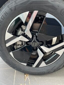 Peugeot 2008 1.2 Hybrid Allure pieno