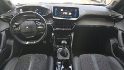 Peugeot 2008 PureTech 1.2 pieno