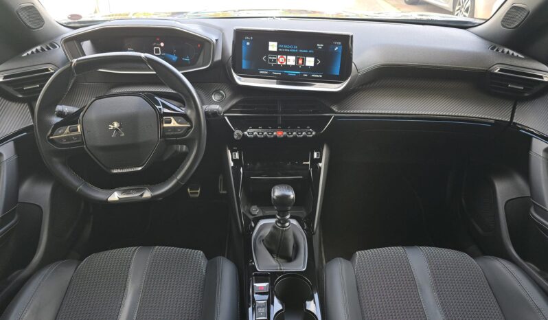 Peugeot 2008 PureTech 1.2 pieno